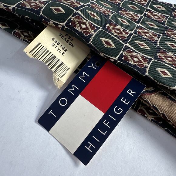 NEW Vintage Tommy Hilfiger Men’s Tie Green Medal Medallions Italian Silk USA - Picture 3 of 5
